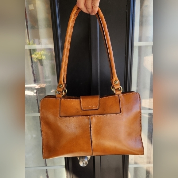 Patricia Nash Rienzo Leather Shoulder Bag. Model: Rienzo. Group: Burnished - Picture 3 of 9